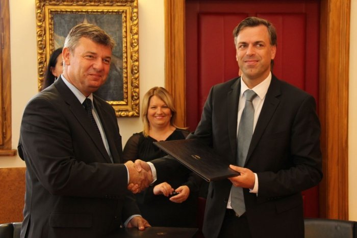 Minister za infrastrukturo dr. Peter Gašperšič in župan MO Novo mesto Gregor Macedoni (Foto: M.Ž.)