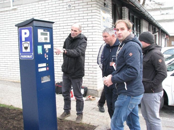 V Kočevju so danes postavili prvi parkomat na Kočevskem.