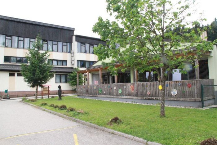 Tudi na osnovni šoli Dolenjske Toplice pouka danes ne bo. (Foto: R. N., arhiv DL)