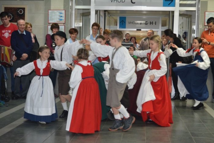 Med drugimi so v kulturnem programu nastopili otroci šolske folklorne skupine OŠ Drska iz Novega mesta.