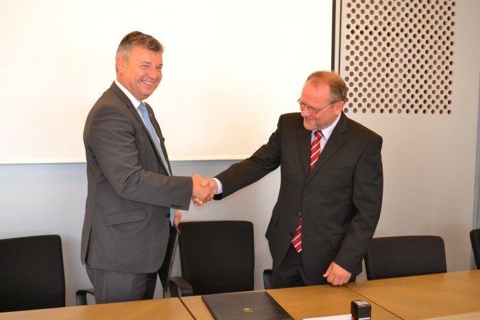 Minister za infrastrukturo Peter Gašperšič in župan Dolenjskih Toplic Jože Muhič. (Foto: Občina Dolenjske Toplice)