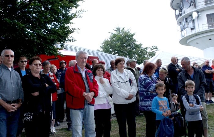 Včerajšnjega dogodka na vrhu Gorjancev se je udeležila množica obiskovalcev. (Foto: M. L.)