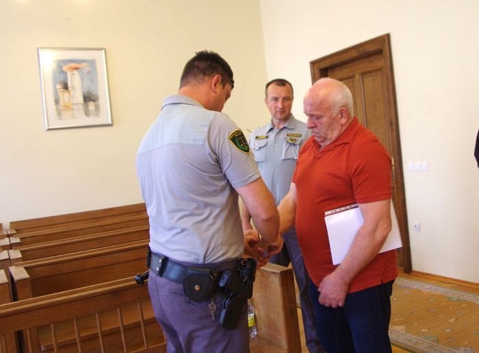 Obtoženega Silva Paliča so na sodišče pripeljali iz pripora.