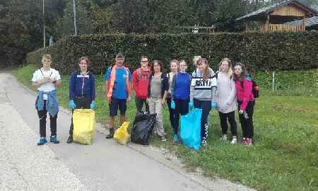 Mladi so danes čistili občino Mirna Peč in zadovoljni so, da divjih odlagališč skoraj ni več.