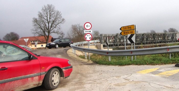 Začasni most v Mršeči vasi bo verjetno še kar nekaj časa