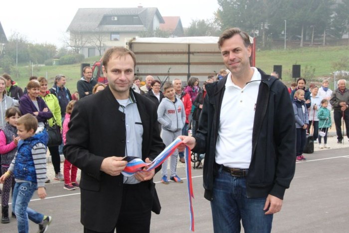 Predsednik KS Žabja vas Andrej Kastelic in župan Gregor Macedoni