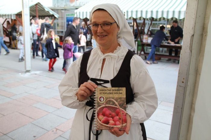 Društvo podeželskih žena Dolenjske Toplice je predstavilo drugo knjigo receptov.