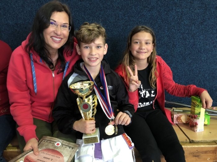 Žena Veronika,  sin Max, ki je evropski prvak v karateju, in hči Karin, ki igra tenis.