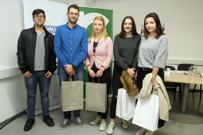 Zmagovalci Startup vikenda Novo mesto (z leve): Jernej Ravbar, Larisa in Rado Kompan ter Manca Berus in Maja Kernc. (Foto: B. B.)
