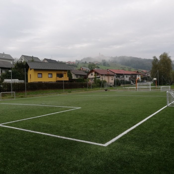 Nogometno igrišče ob Drožanjski cesti (Foto: M. L.)