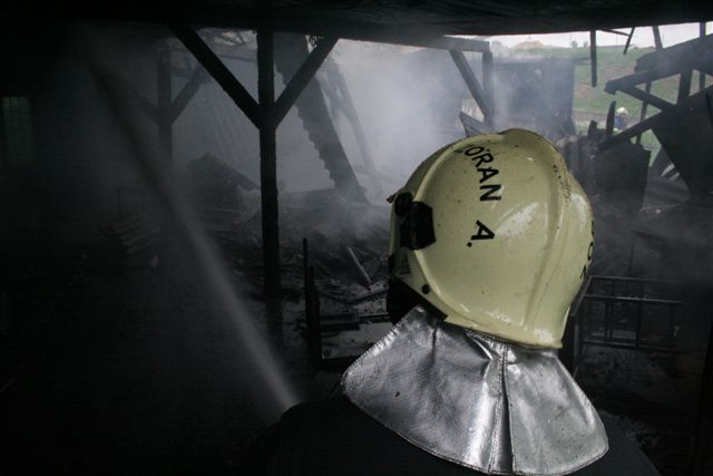 Sinoči dva dimniška požara; nesreča na Šentjernejski