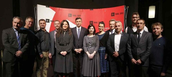 Kandidati za ime leta s predsednikom države Borutom Pahorjem, Primož Velikonja je četrti z leve. (Foto: BoBo, Val 202)