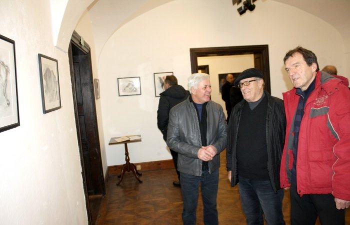 Rudi Stopar (v sredini med Ivanom Jelančićem - levo - in Pavletom Percem bo že v maju pripravil stoti Radogost večer na sevniškem gradu. (Foto: M. L.)