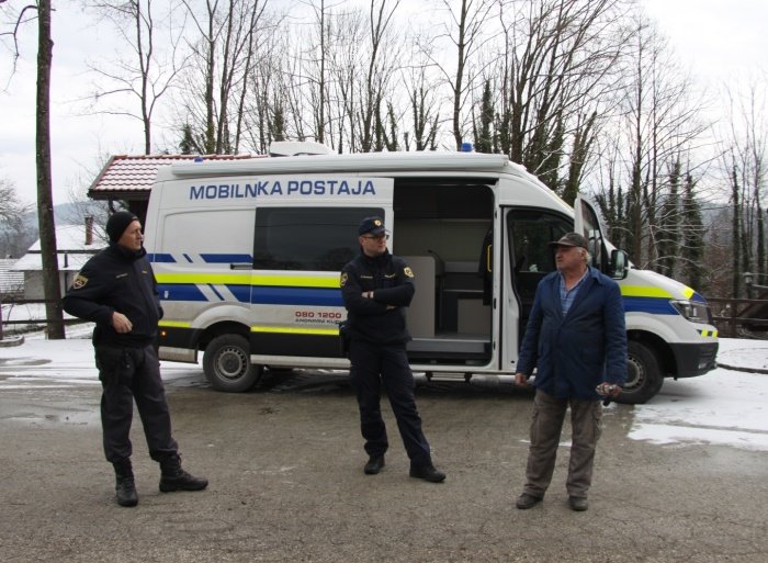 Mobilna policijska postaja je na območju Bele krajine. (Foto: PU Novo mesto)