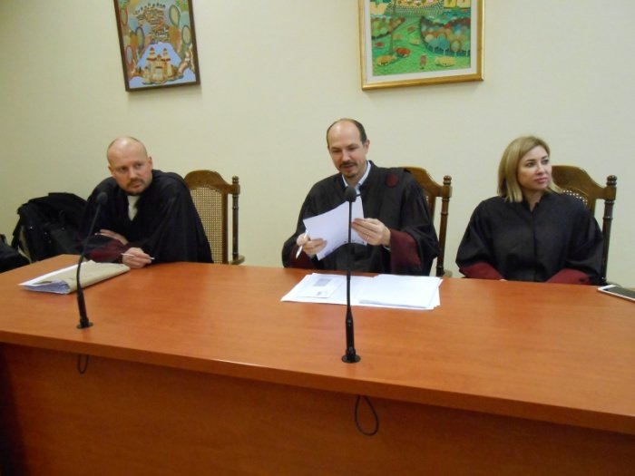 Odvetniki Marko Štamcar (zagovarja Dursuma), Blaž Kovačič Mlinar in Tea Mlinar Kovačič (zagovarjata Jasno)