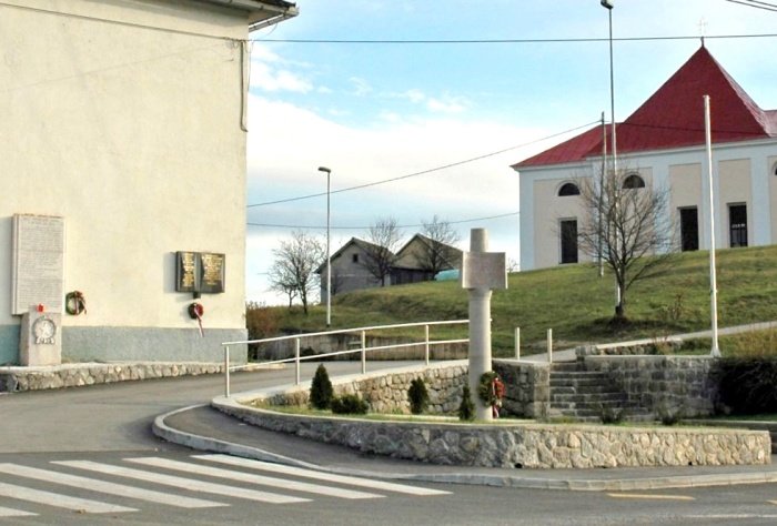 Spomenik 14. diviziji v Dolnjem Suhorju pri Metliki (Foto: Judita Podgornik Zaletelj, iz arhiva ZVKDS, OE Novo mesto)