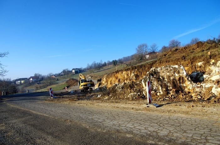 Obnova ceste skozi Bučko se je začela - ovinki ne bodo več tako ostri.