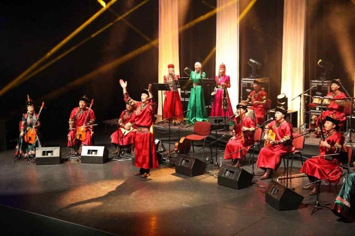 Odmev mongolske glasbe in plesa