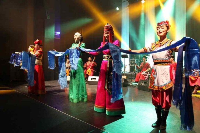 Odmev mongolske glasbe in plesa