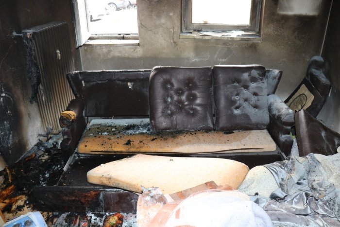 Razdejanje po požaru v stanovanju, iz katerega je Branko Zupanc reševal moškega. (Foto: PU Novo mesto)