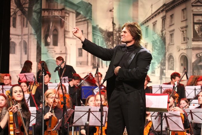 Miro Saje s svojimi simfoniki (Foto: I. Vidmar)