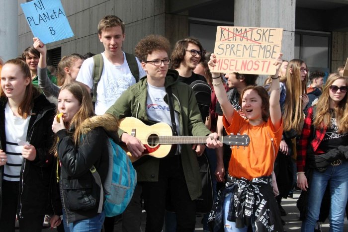FOTO: Mladi povzdignili svoj glas na podnebnem štrajku