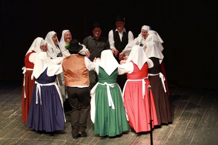 Folklorna skupina Izvir Društva podeželskih žena Dolenjske Toplice
