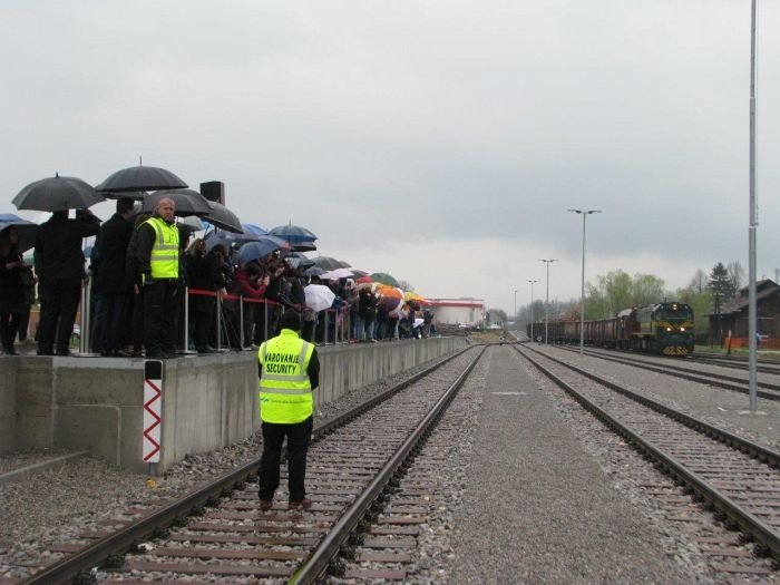 Včeraj v Kočevje prisopihal tovorni vlak, drugo leto še potniški 