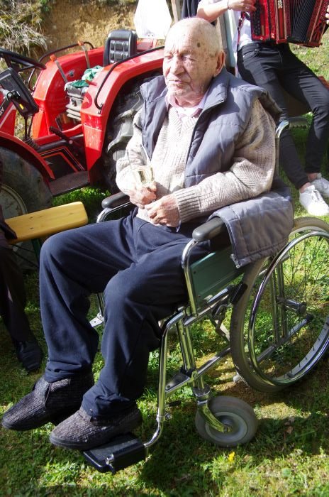 Stoletnik Jože Giodani je še zelo bistre glave, le zlom kolka ga je lani spravil v invalidski voziček.