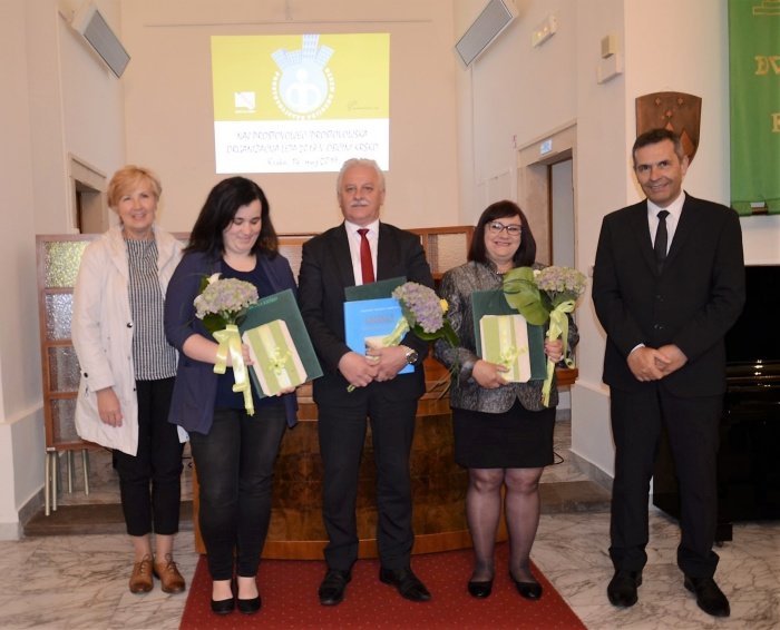 Krški prostovoljci leta 2018 s predsednico komisije Ano Somrak in županom Miranom Stankom, ki sta podelila priznanja. (Foto: L. P. C.)