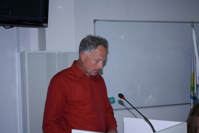 Aleksander Denžič, vodja občinskega oddelka za finance in računovodstvo, je predstavil proračun. (Foto: M. L.)