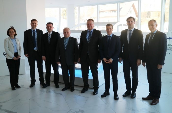 Minister za gospodarstvo Zdravko Počivalšek je februarja obiskal novomeški TPV, kjer se je, kot so sporočili tedaj, seznanil z novimi posli, ki jih je pridobila skupina. (Foto: TPV)