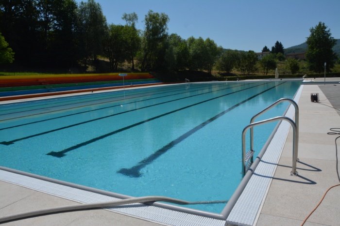 Sevniški olimpijski bazen nedavno, ko so ga polnili z vodo za današnje odprtje. (Foto: N. N.)