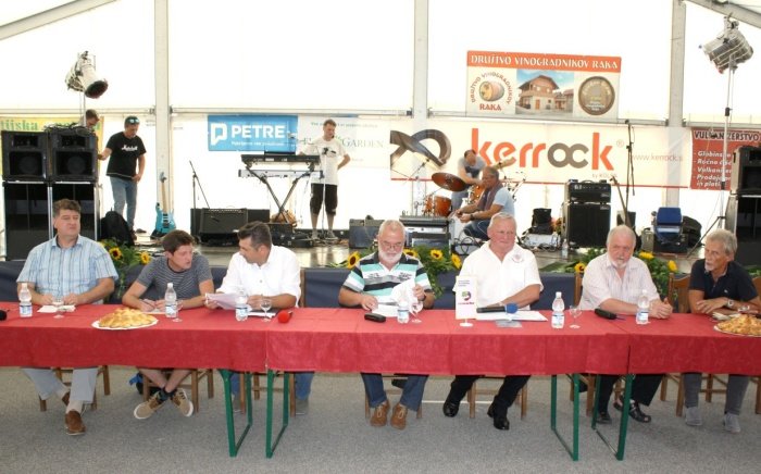 Jože Simončič, Jure Grubar, Andrej Bajuk, Roman Baškovč, Ivan Vizlar, Janez Bogataj in Dušan Brejc (z leve). (Foto: M. L.)