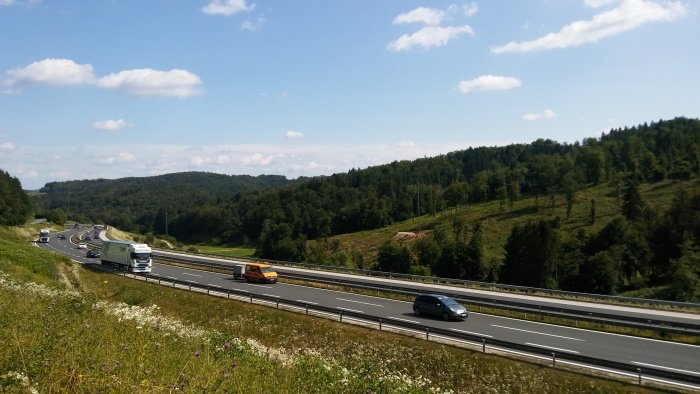 Pot z dolenjskega konca po avtocesti proti Ljubljani bo v prihodnjih dneh zaradi predvidenih zastojev daljša. (Foto: L. M.)