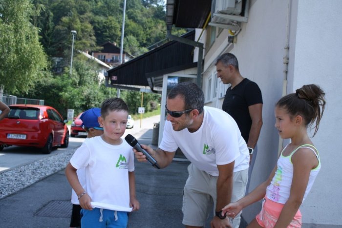 Sodelovali so tudi najmlajši tekači. Svoje vtise so povedali v pogovoru z Rokom Petančičem. (Foto: M. L.)