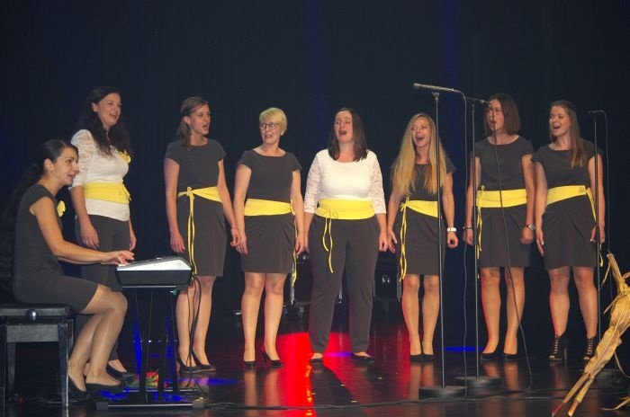 Pevska skupina Mavrica je v Šentjerneju nastopila prvič - po odzivih publike sodeč, gotovo ne zadnjič.