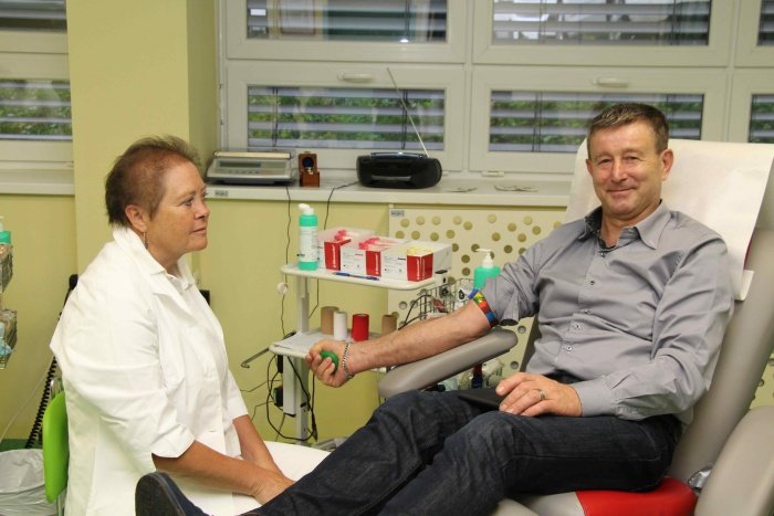 Darko Ajdič je zjutraj na jubilejnem darovanju krvi bil dobre volje kot vedno. (Foto: M. Ž.)
