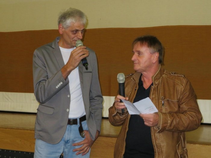 Nekaj zanimivosti o filmu je v pogovoru z Matjažem Rusom povedal Janez Pezdirec (na levi).