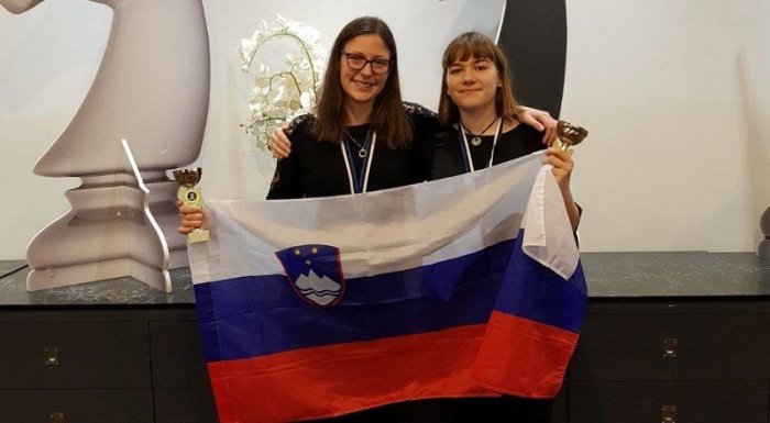 Pia Maria Ružič (desno) na nedavnem tekmovanju v Estoniji  (Vir: ŠD Krka)
