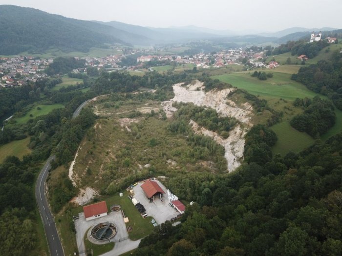 V opuščenem kamnolomu Klek bodo zgradili regijski gasilski vadbeni poligon. (Foto: Blaž Primc)