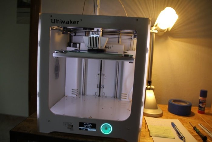 3D-tiskalnik je uporaben pripomoček mladih oblikovalcev. (Foto: R. N., arhiv DL)
