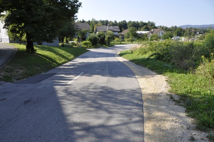Šmihelska cesta, ki bo deležna prenove. (Foto: MO Novo mesto)
