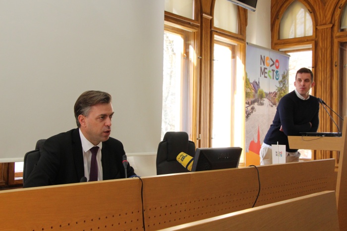 Novomeški župan Gregor Macedoni je predstavil aktualne projekte v občini. (Foto: M. Ž.)