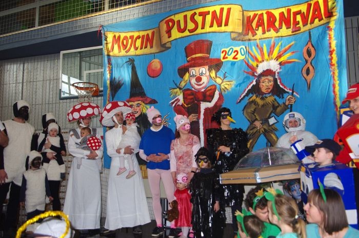 36. Mojčin pustni karneval je bil več kot uspešen. Na odru tudi zmagovalne rdeče mušnice.