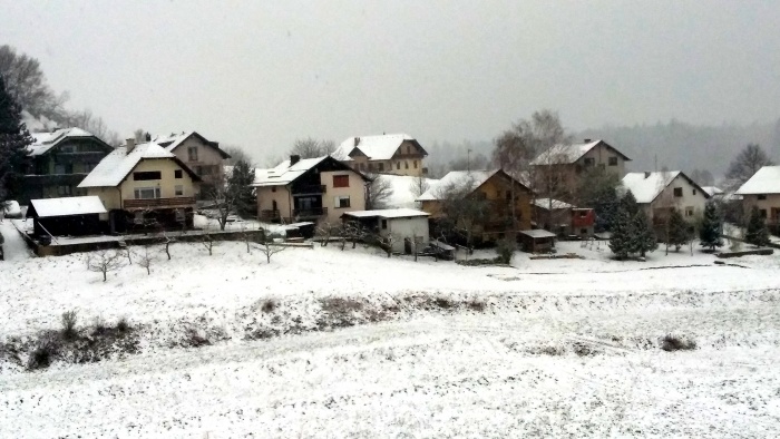 Vso zimo skoraj brez snega, konec marca pa zasnežena pokrajina! (Foto: L. M.)