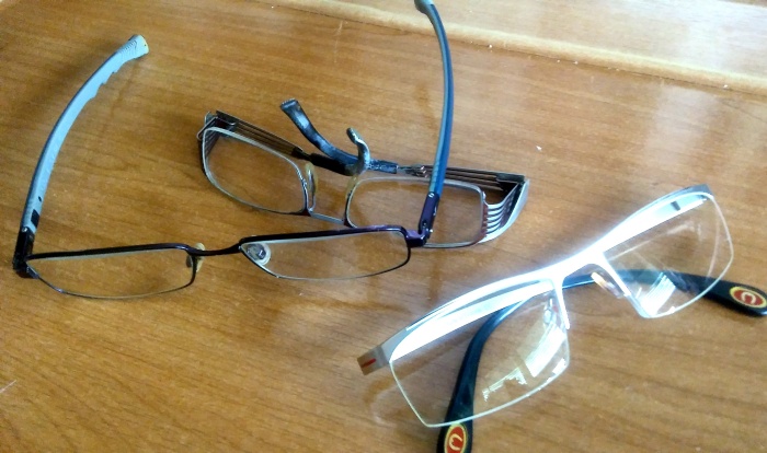 Če imate kaka odslužena očala, darujte jih! (Foto: L. M.)