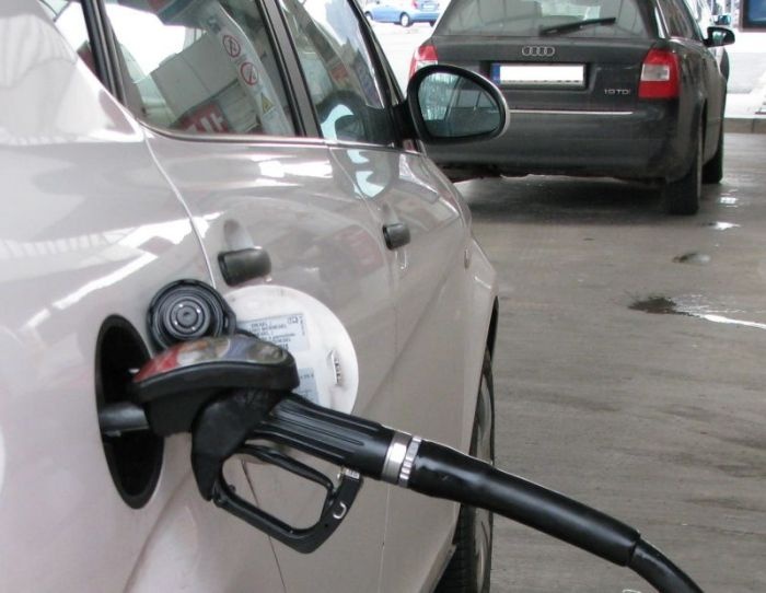 Ceni 95-oktanskega bencina in dizelskega goriva nespremenjeni