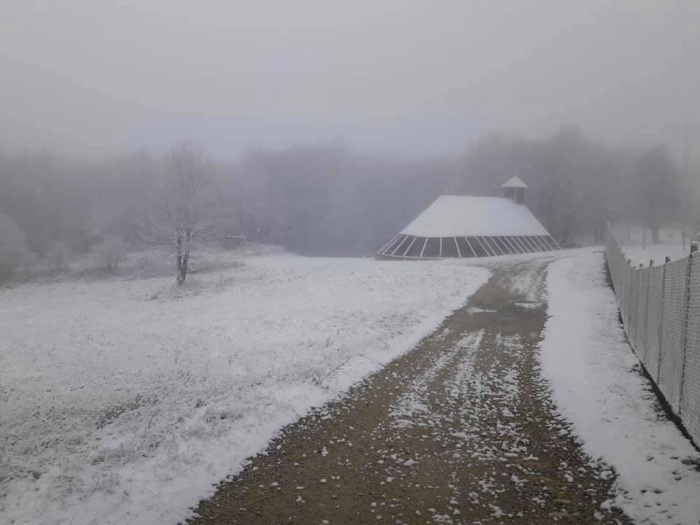 Prvi sneg nove sezone pobelil Gorjance (Foto: Jože Kernc)