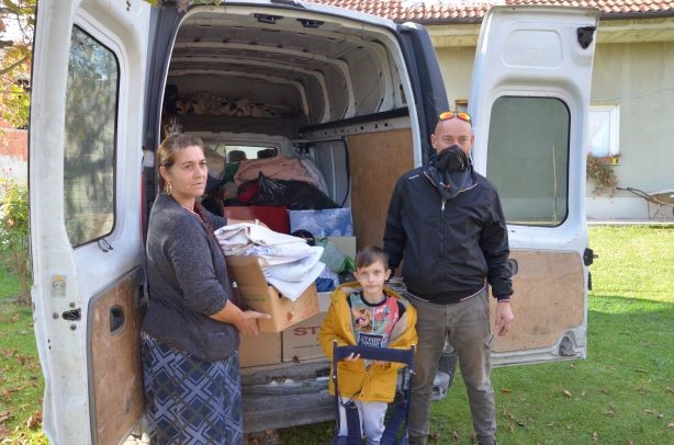 Pomoč za Rome v Žabjaku je prispela iz Kopra (Foto: Društvo za sobivanje starejših Koper/E.C.)